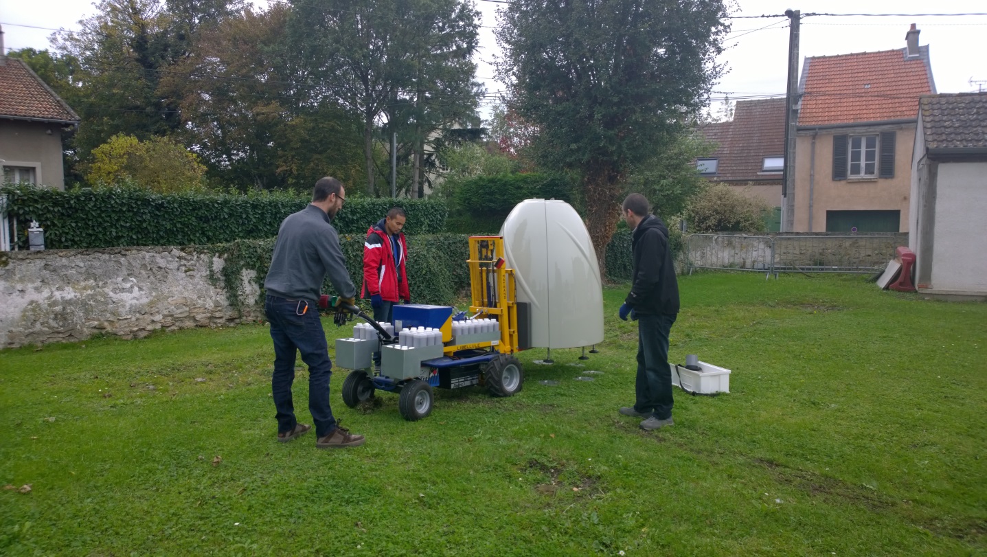 U:\PHOTOS\INTERVENTIONS TECHNIQUES\MONTAGE SONOPODE\Installation d'un sonopode sur le terrain (2).jpg